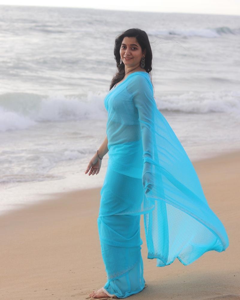 actress-sudha-hot-vibe-on-beach